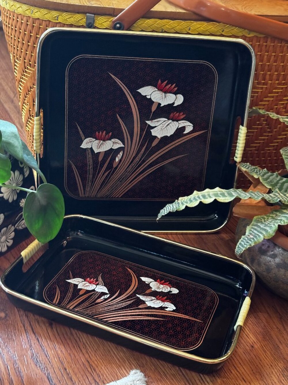 Shikki Lacquerware Nesting Serving Trays, Set of 2, Iris Floral, Vintage 1980s